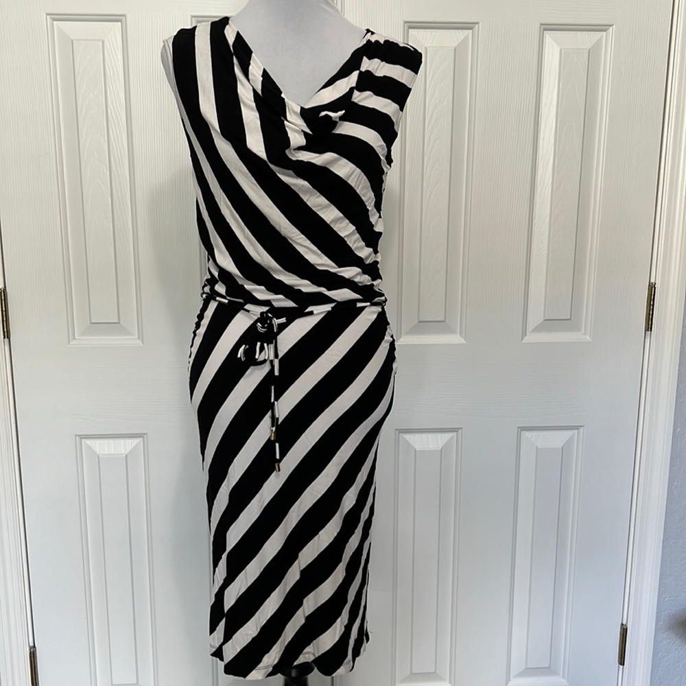 MAKE AN OFFER 🎉 Calvin Klein Sleeveless Dress